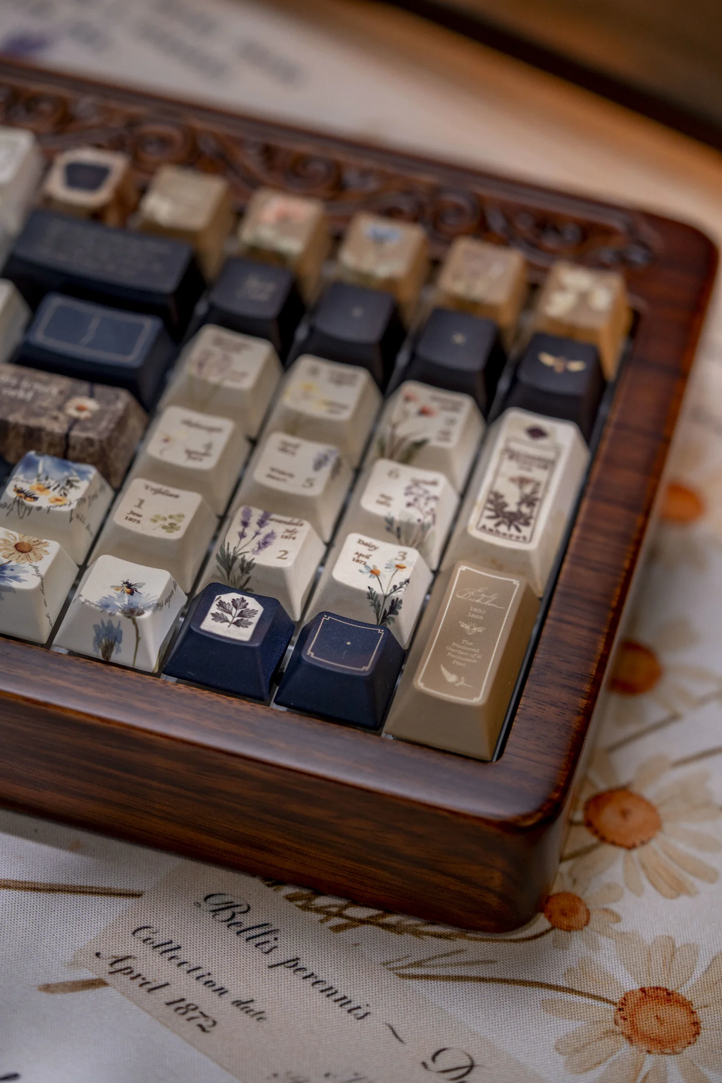 Emily Dickinson – Secret Garden | Cherry Profile | PBT+PC Keycap Set