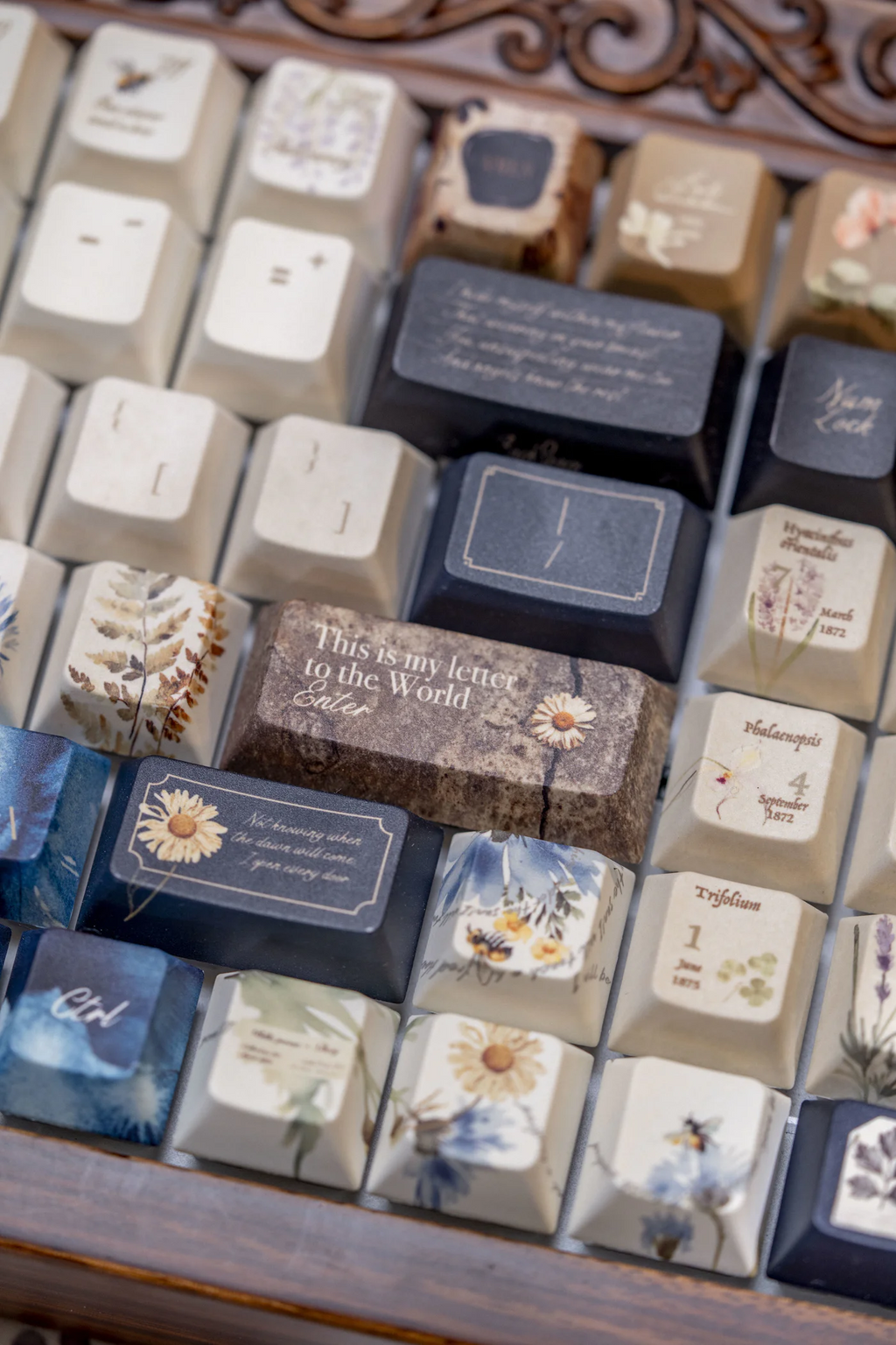 Emily Dickinson – Secret Garden | Cherry Profile | PBT+PC Keycap Set