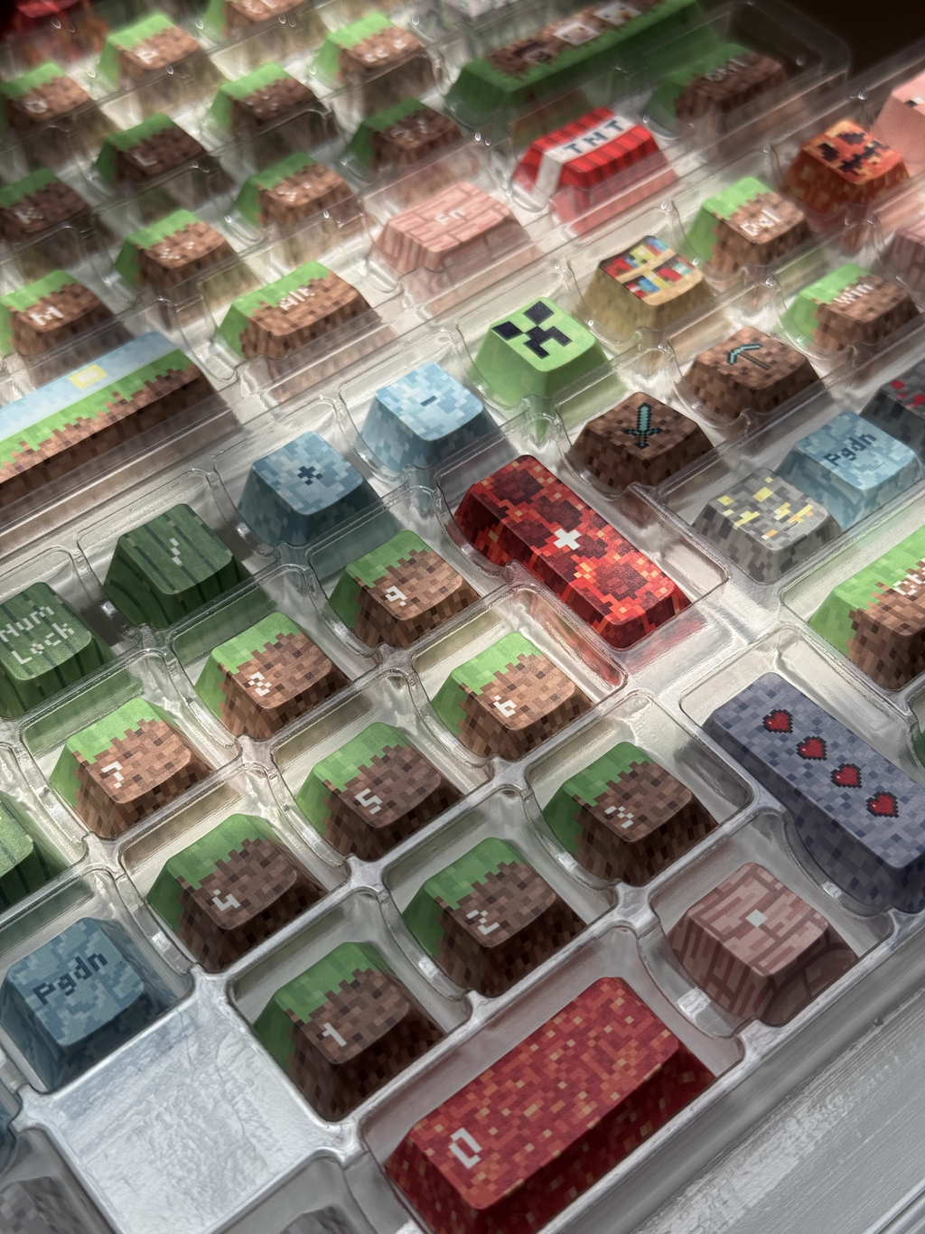Minecraft – Pixel World Dirt Block | Cherry Profile | PBT Keycap Set