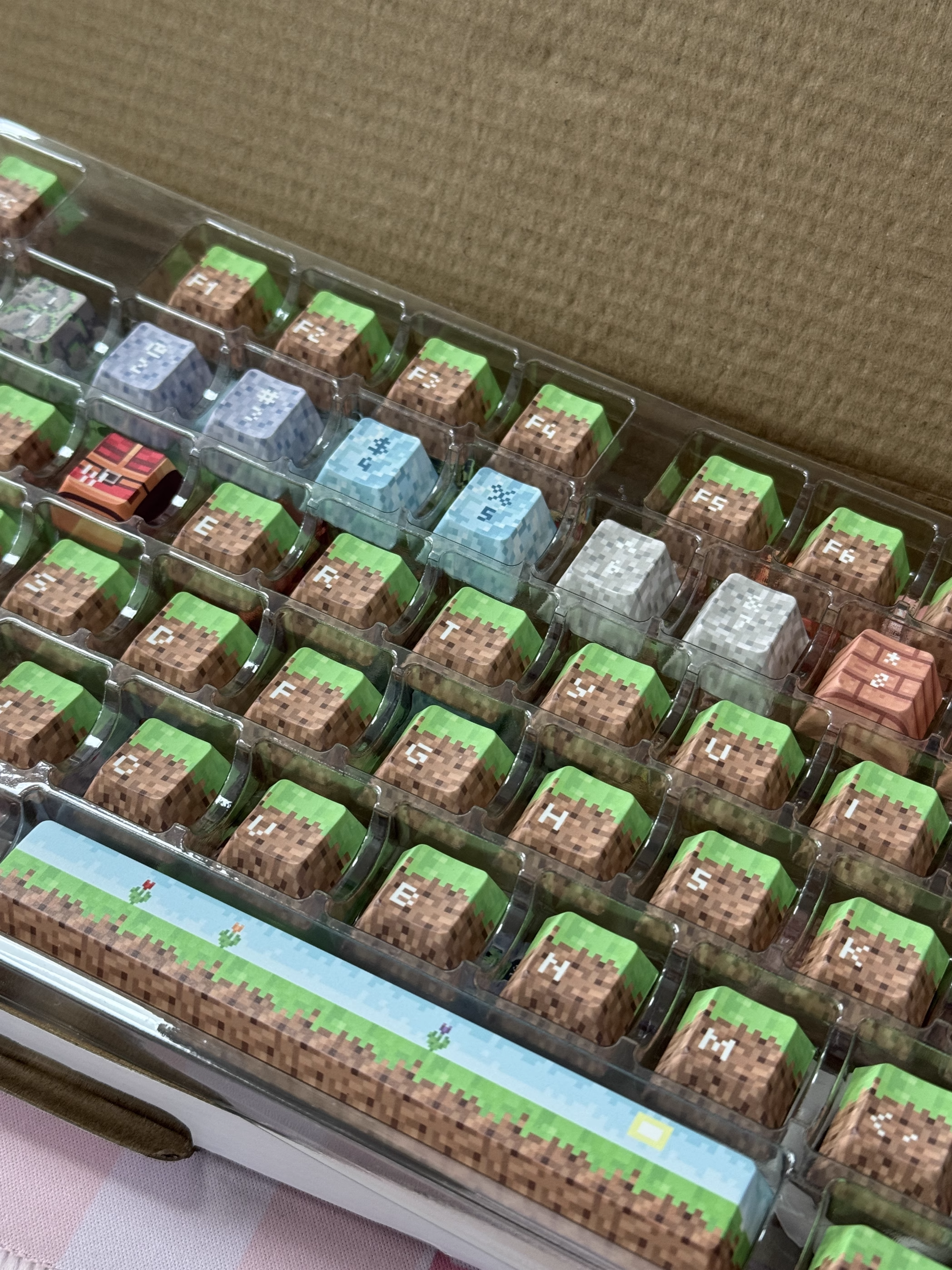 Minecraft – Pixel World Dirt Block | Cherry Profile | PBT Keycap Set
