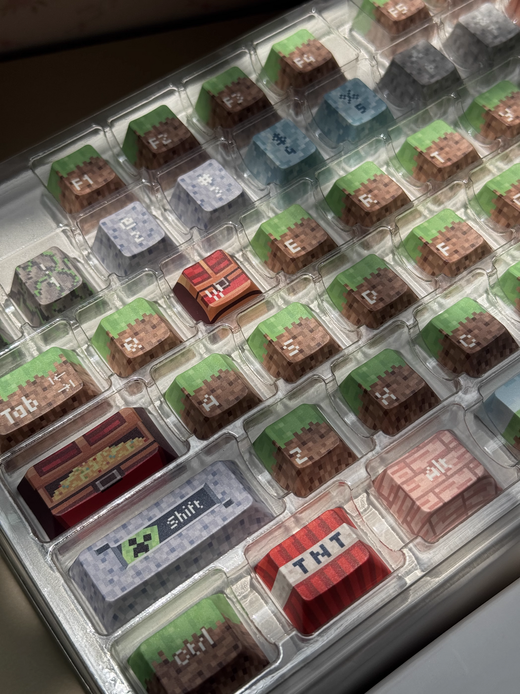 Minecraft – Pixel World Dirt Block | Cherry Profile | PBT Keycap Set