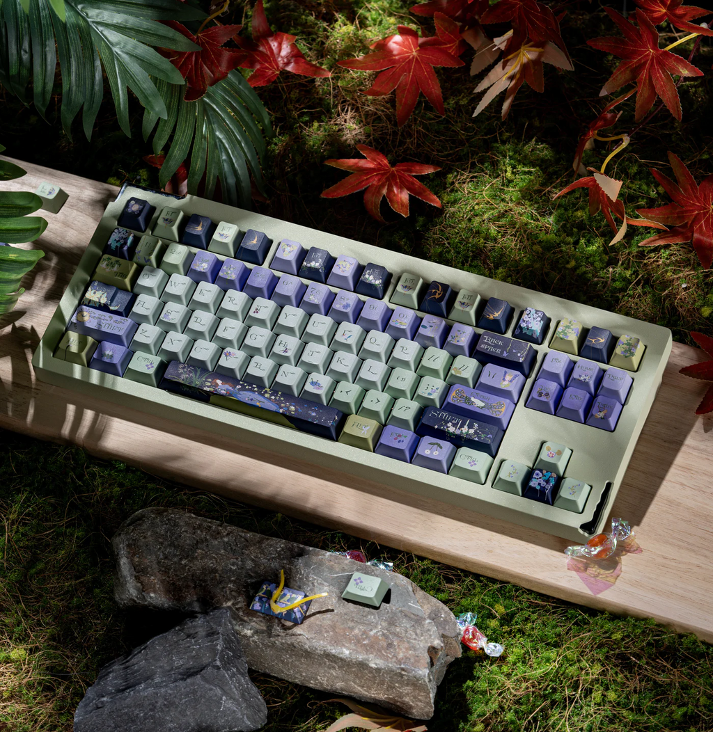 Ophelia in Water | Cherry / SOA Profile | PBT Keycap Set