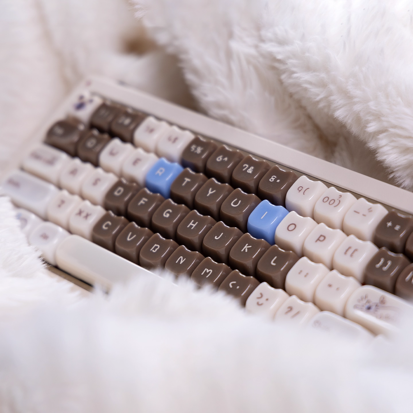 Glossy Calico Cat – Chocolate / Pink | MAO Profile | PBT Keycap Set