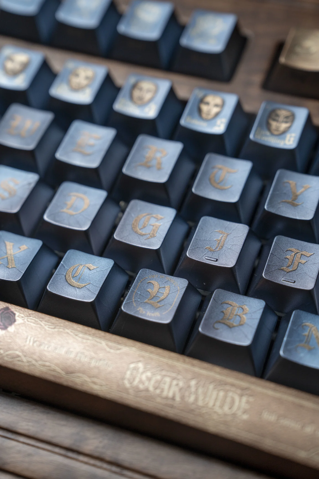 Oscar Wilde – Splendor & Melancholy | Cherry Profile | PBT+PC Keycap Set