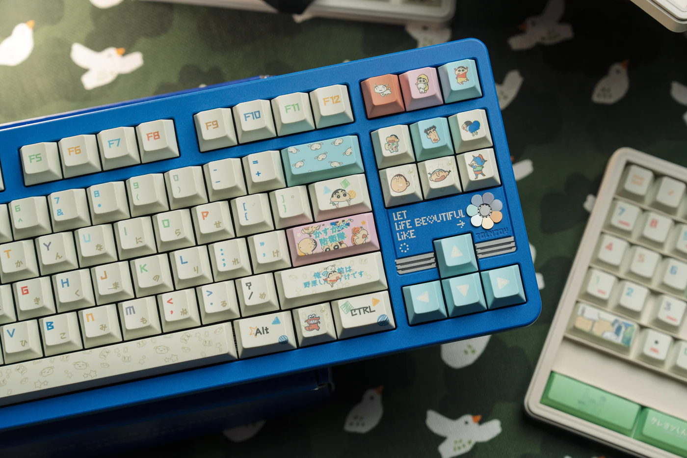 Crayon Shin-chan | Cherry Profile | PBT Keycaps Set